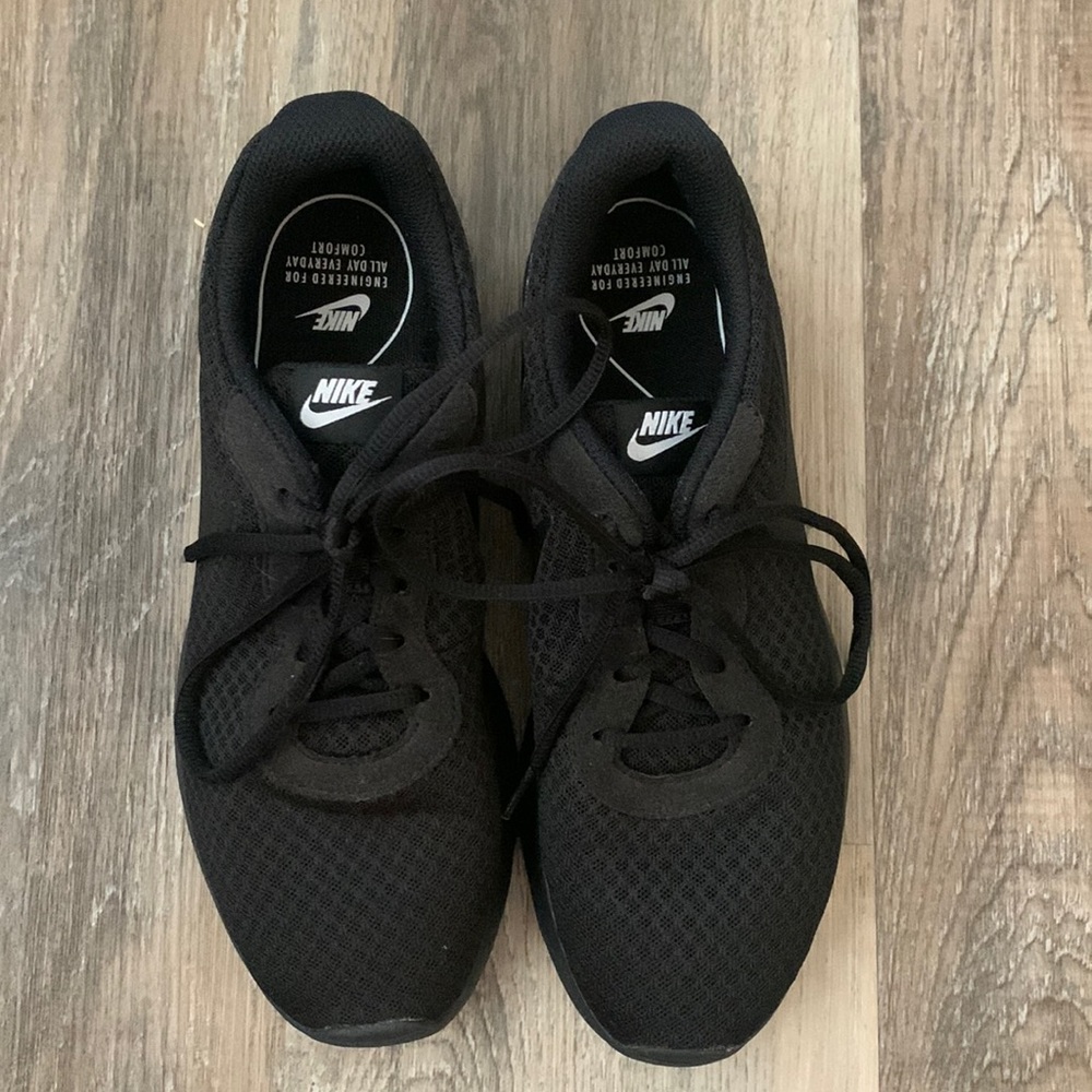 Women’s Nike Tanjun Size 8.5